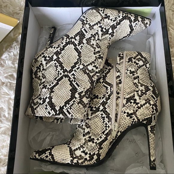 Thalia Sodi Rylie Smakeskin Pointed Toe Stiletto Bootie - Picture 4 of 7